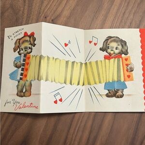 Vintage Accordion Valentines Card 1940s
Mechanical Dog Design Unused & Envelope